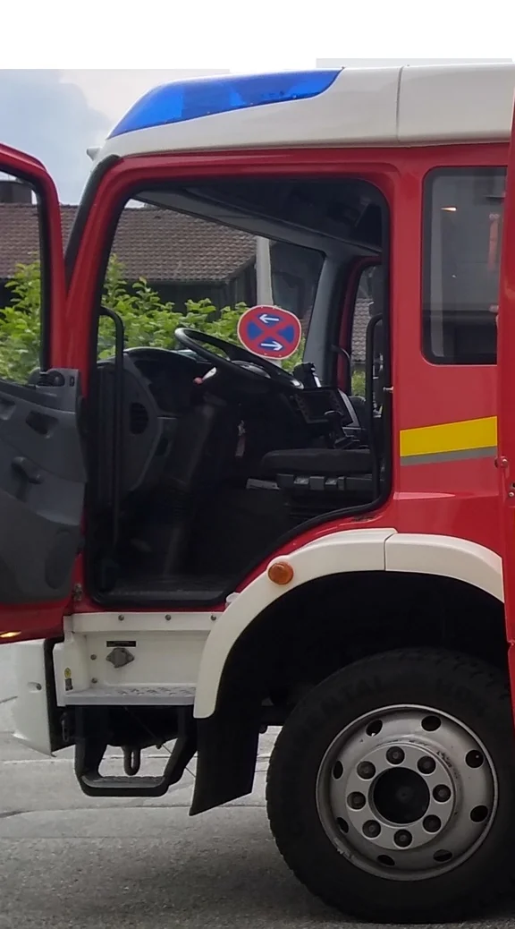 HLF FR li offen.jpg